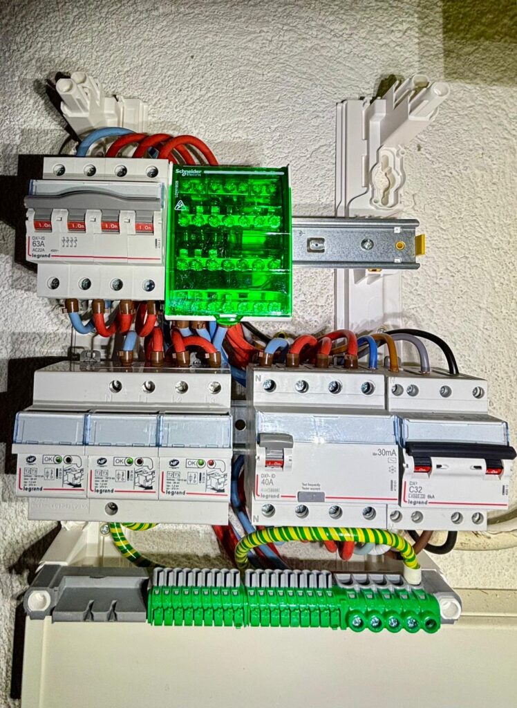 Tableau électrique mis aux normes NF C 15-100 — SD Électricité
