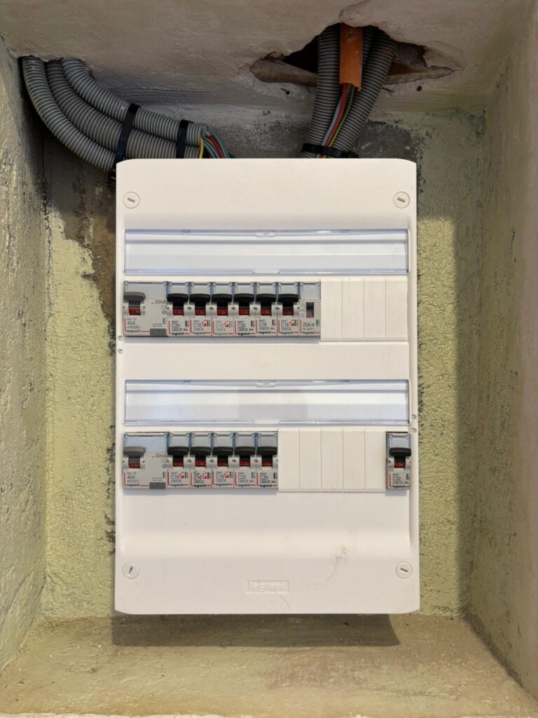 Nouveau tableau électrique installé par SD Électricité à Grasse